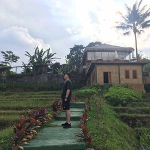 Meet your Posher, Cj